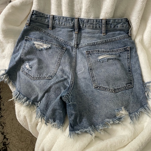 High-Waisted Distressed Denim Shorts - Picture 2 of 5